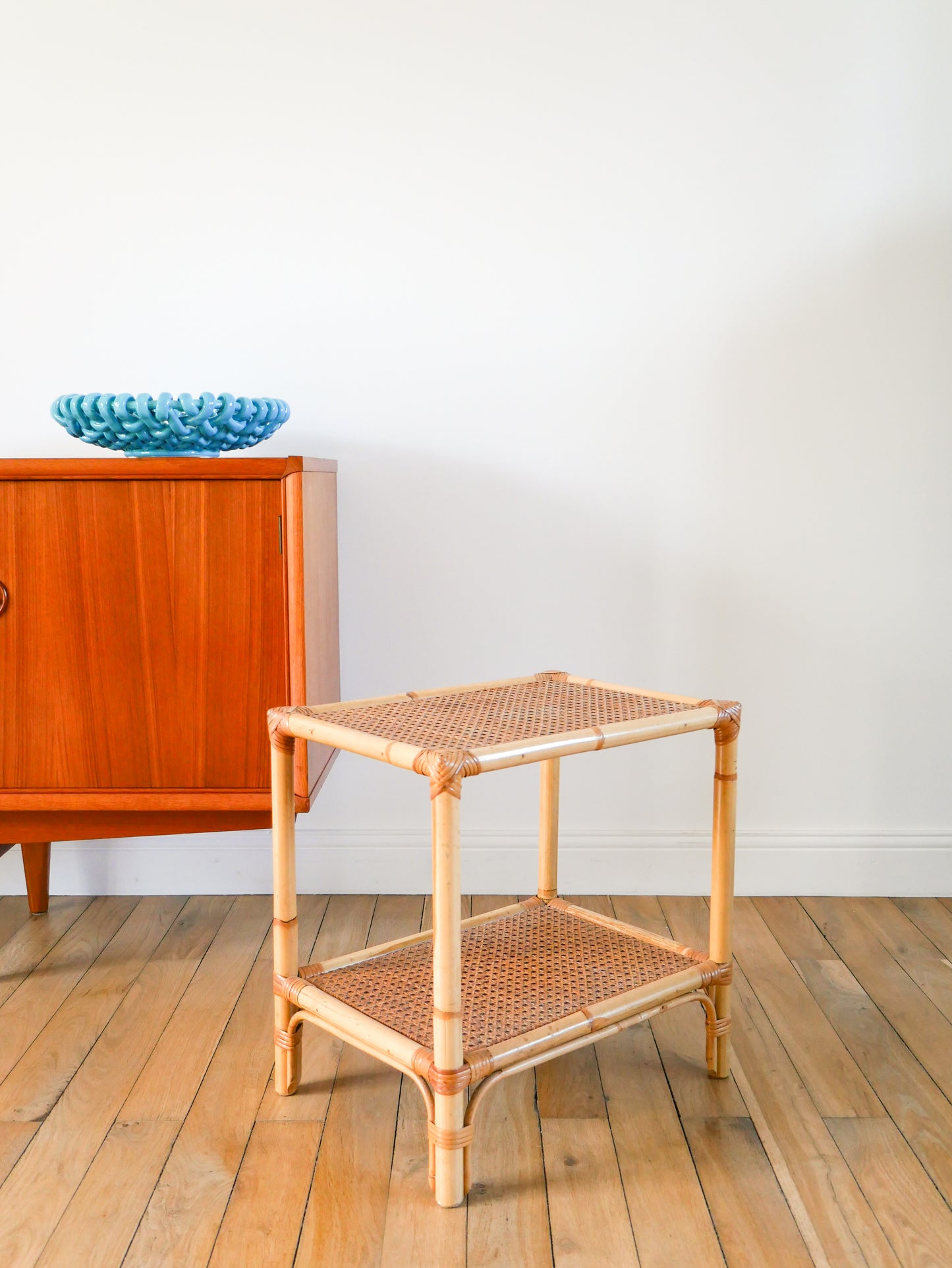 Table de chevet en rotin et cannage, 1960