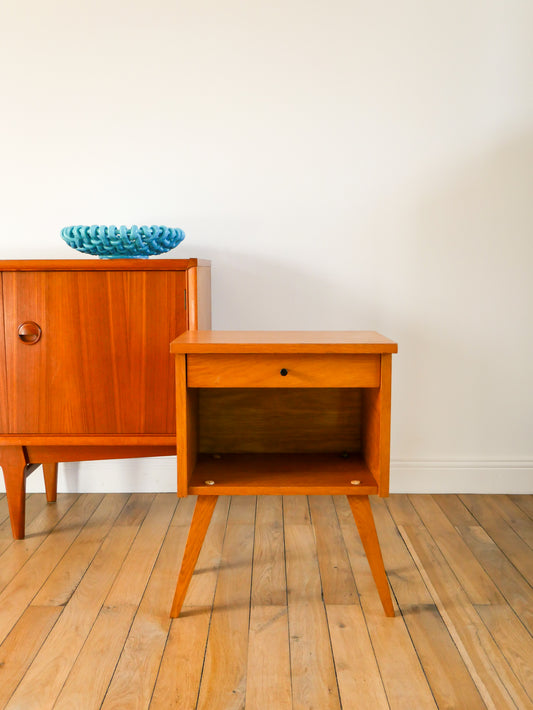 Chevet scandinave en placage teck, pieds compas et tiroir, 1960