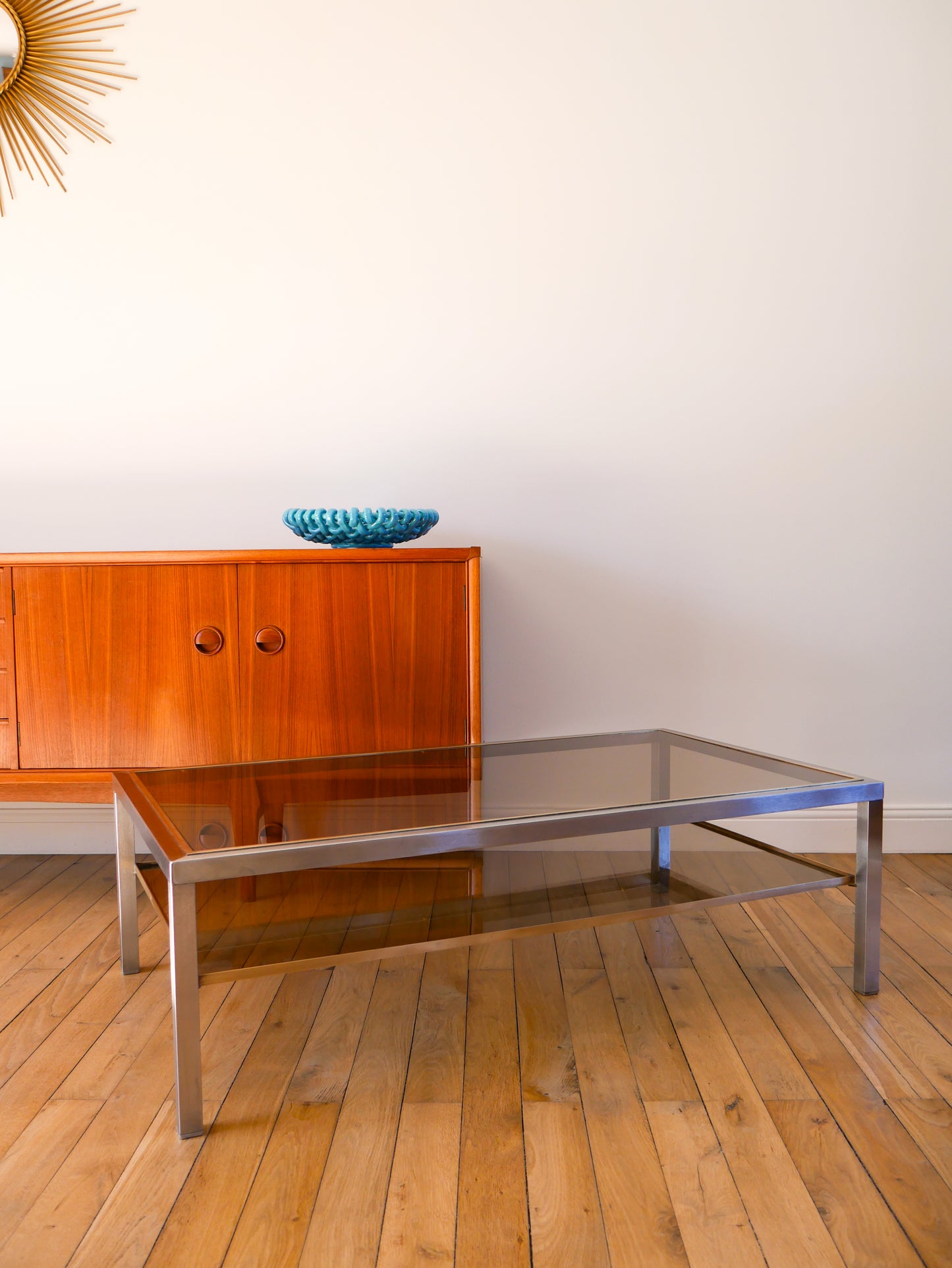 Grande table basse en acier brossé, laiton et verre fumé, double-plateaux, Design, Made in Italy, 1970