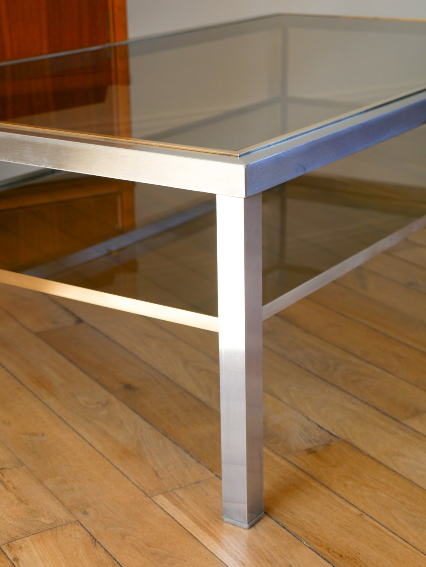 Grande table basse en acier brossé, laiton et verre fumé, double-plateaux, Design, Made in Italy, 1970