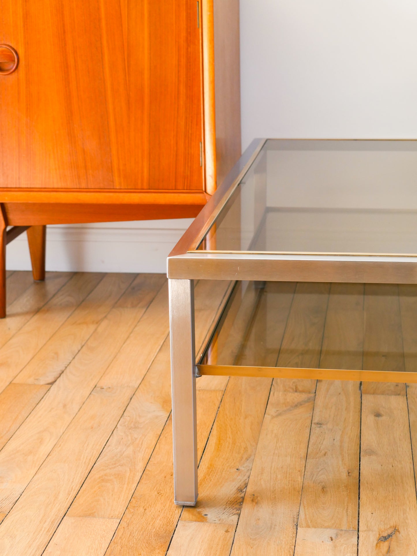 Grande table basse en acier brossé, laiton et verre fumé, double-plateaux, Design, Made in Italy, 1970