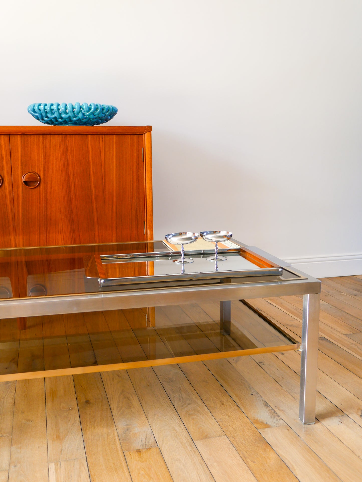 Grande table basse en acier brossé, laiton et verre fumé, double-plateaux, Design, Made in Italy, 1970