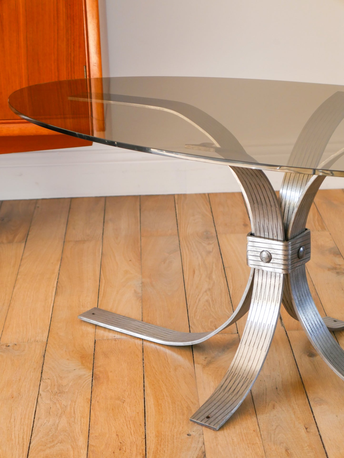 Table basse ovale en verre fumé et acier brossé, 1968
