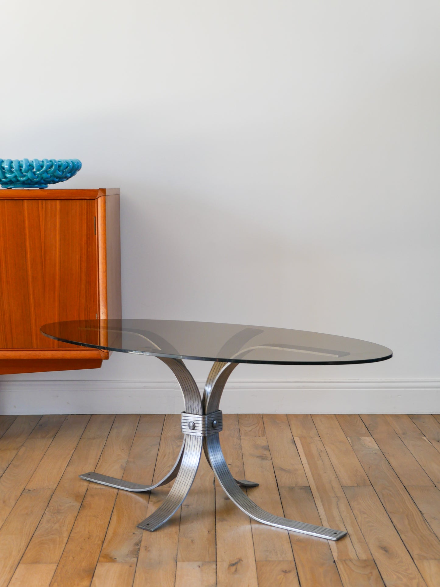 Table basse ovale en verre fumé et acier brossé, 1968