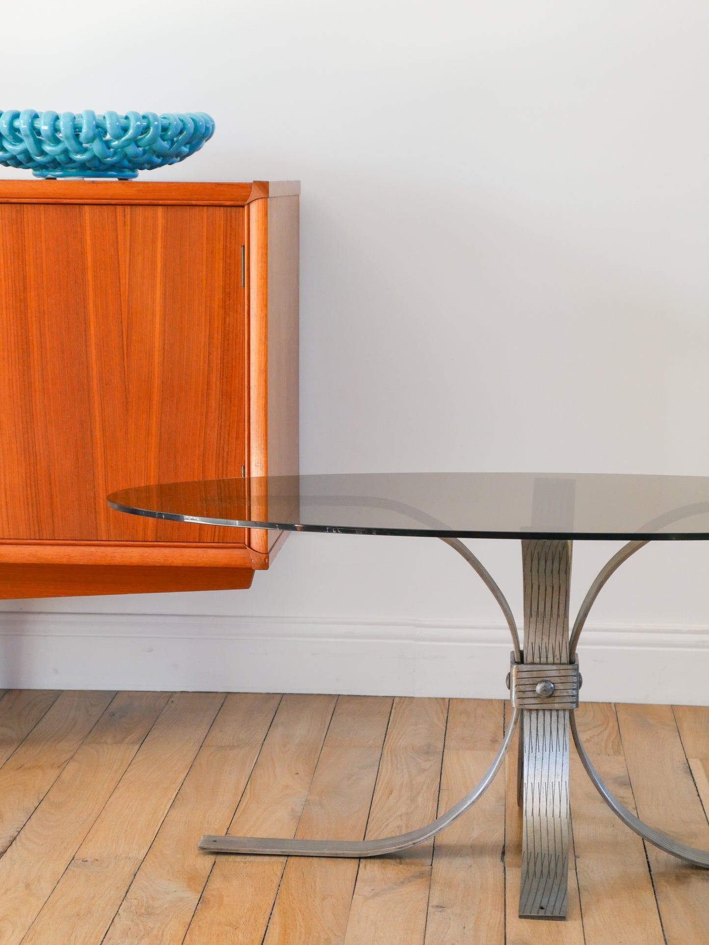 Table basse ovale en verre fumé et acier brossé, 1968