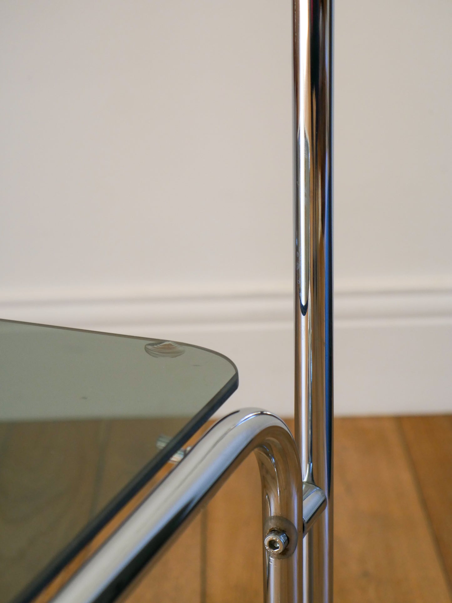 Table d'appoint tubulaire en chrome et verre fumé bleuté, double plateaux, Design, 1970