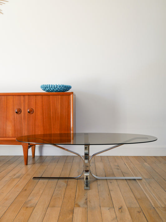Table basse en chrome et verre fumé, piètement étoile et plateau ovale, Design, 1970