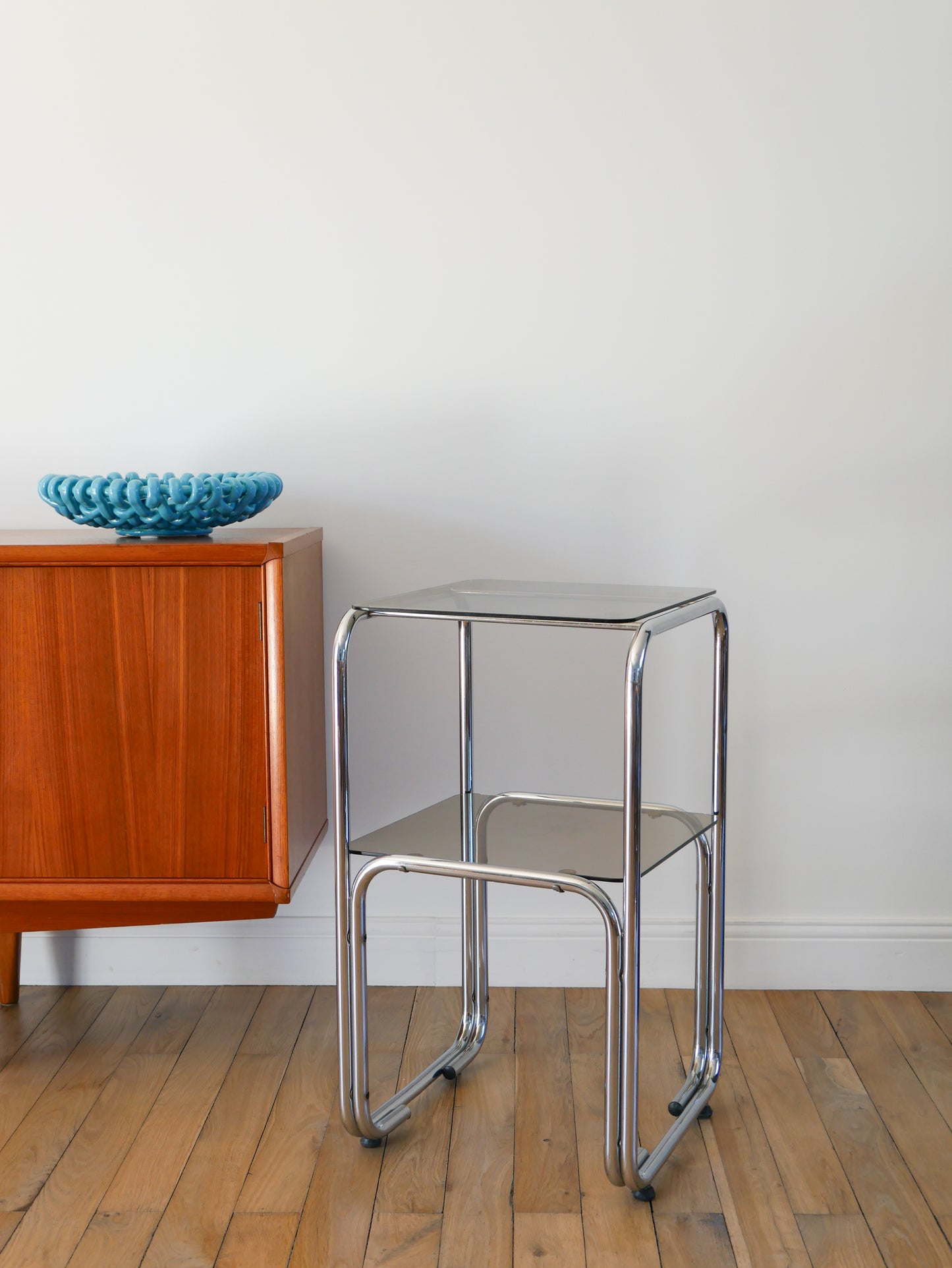 Console tubulaire  en chrome et verre fumé, double plateaux, Design, 1970