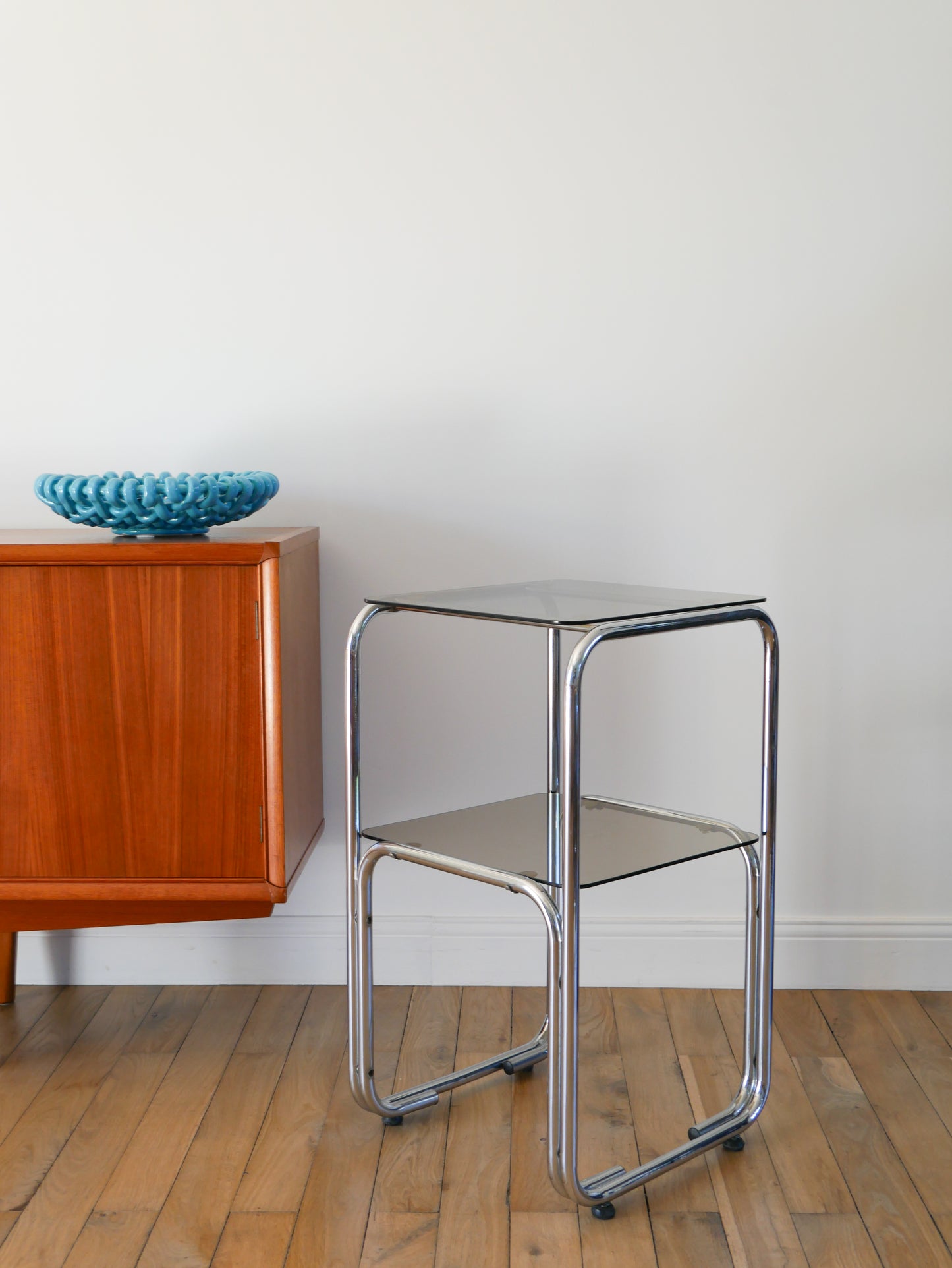 Console tubulaire  en chrome et verre fumé, double plateaux, Design, 1970