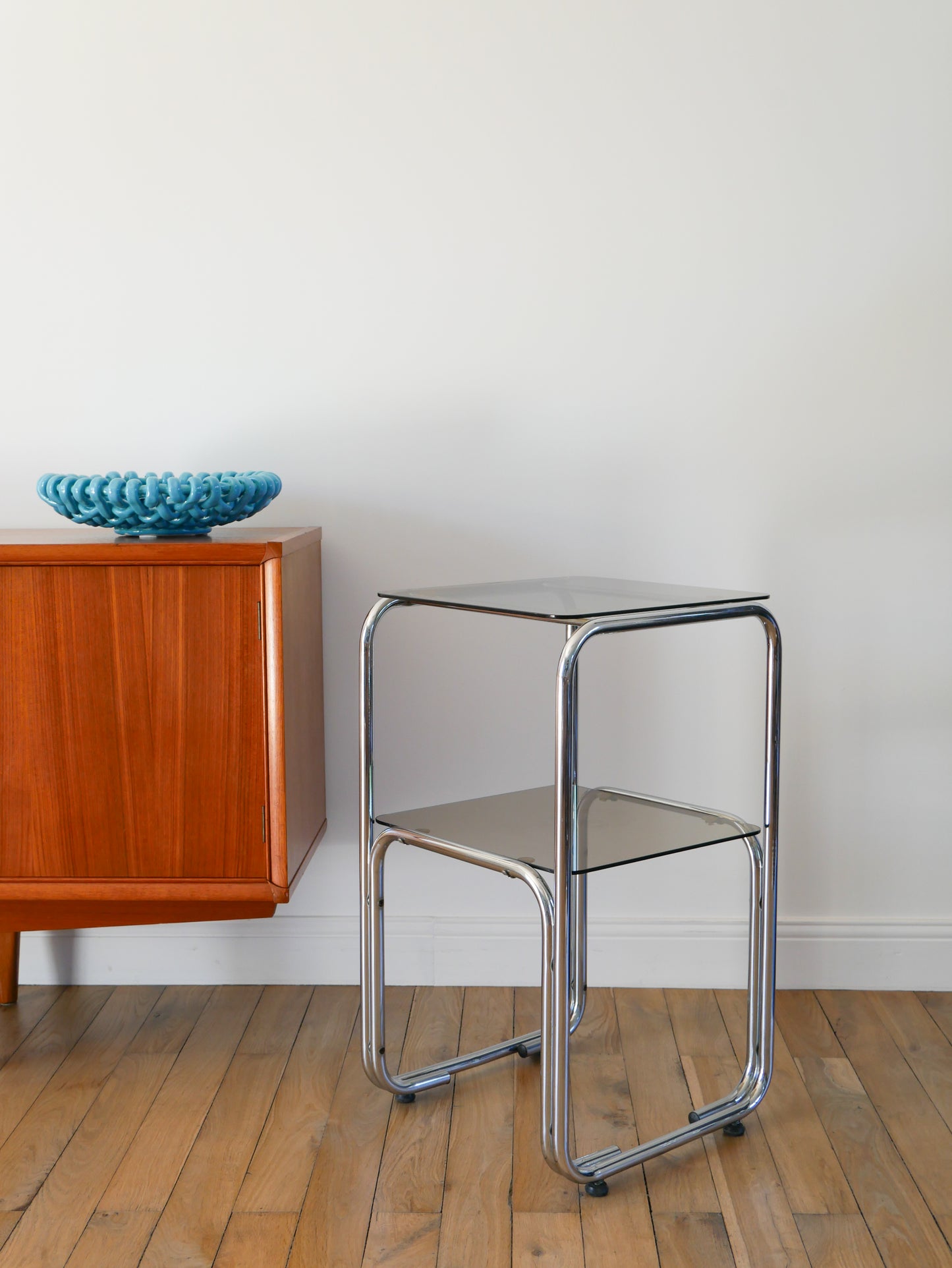 Console tubulaire  en chrome et verre fumé, double plateaux, Design, 1970