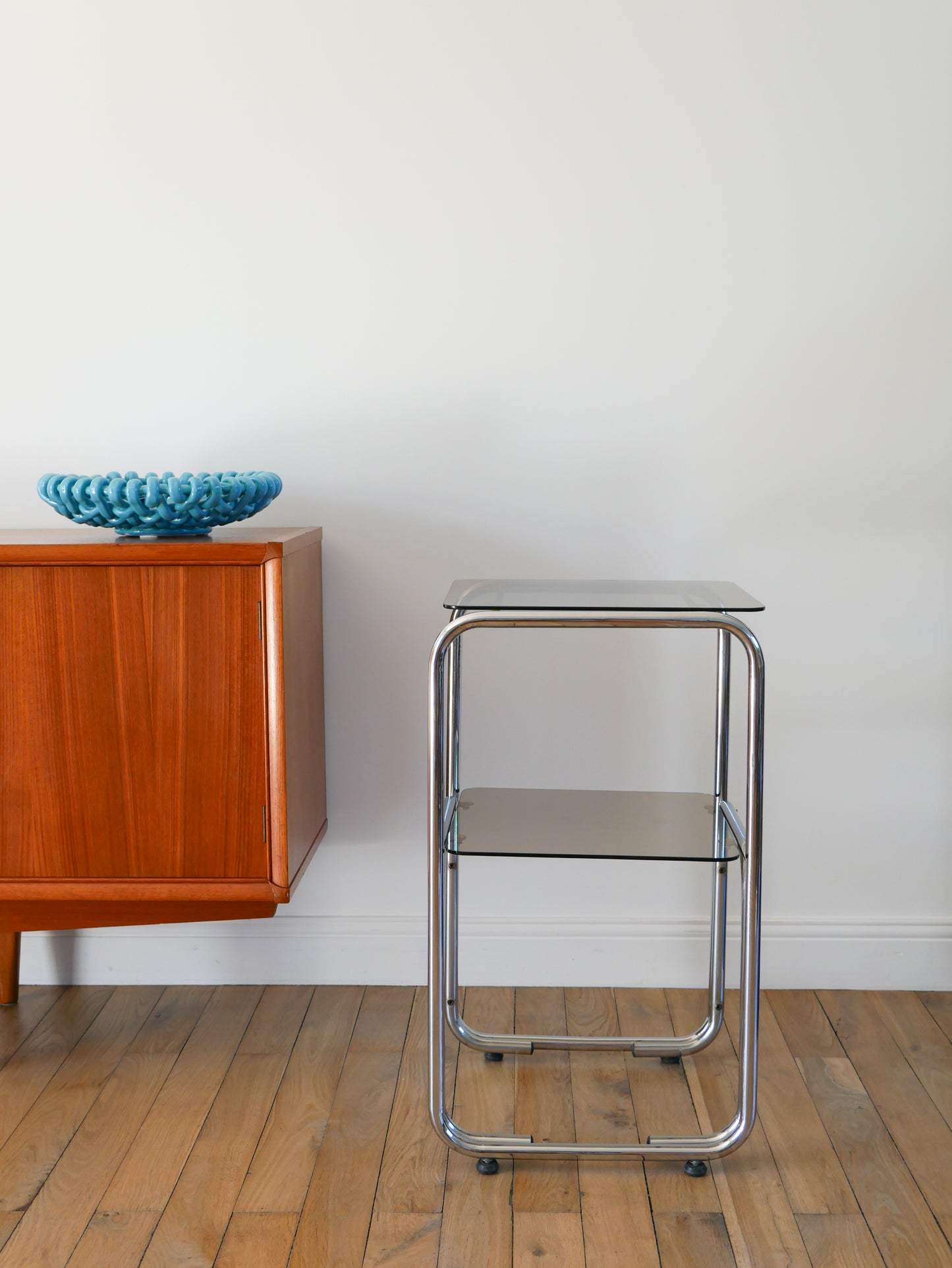 Console tubulaire  en chrome et verre fumé, double plateaux, Design, 1970