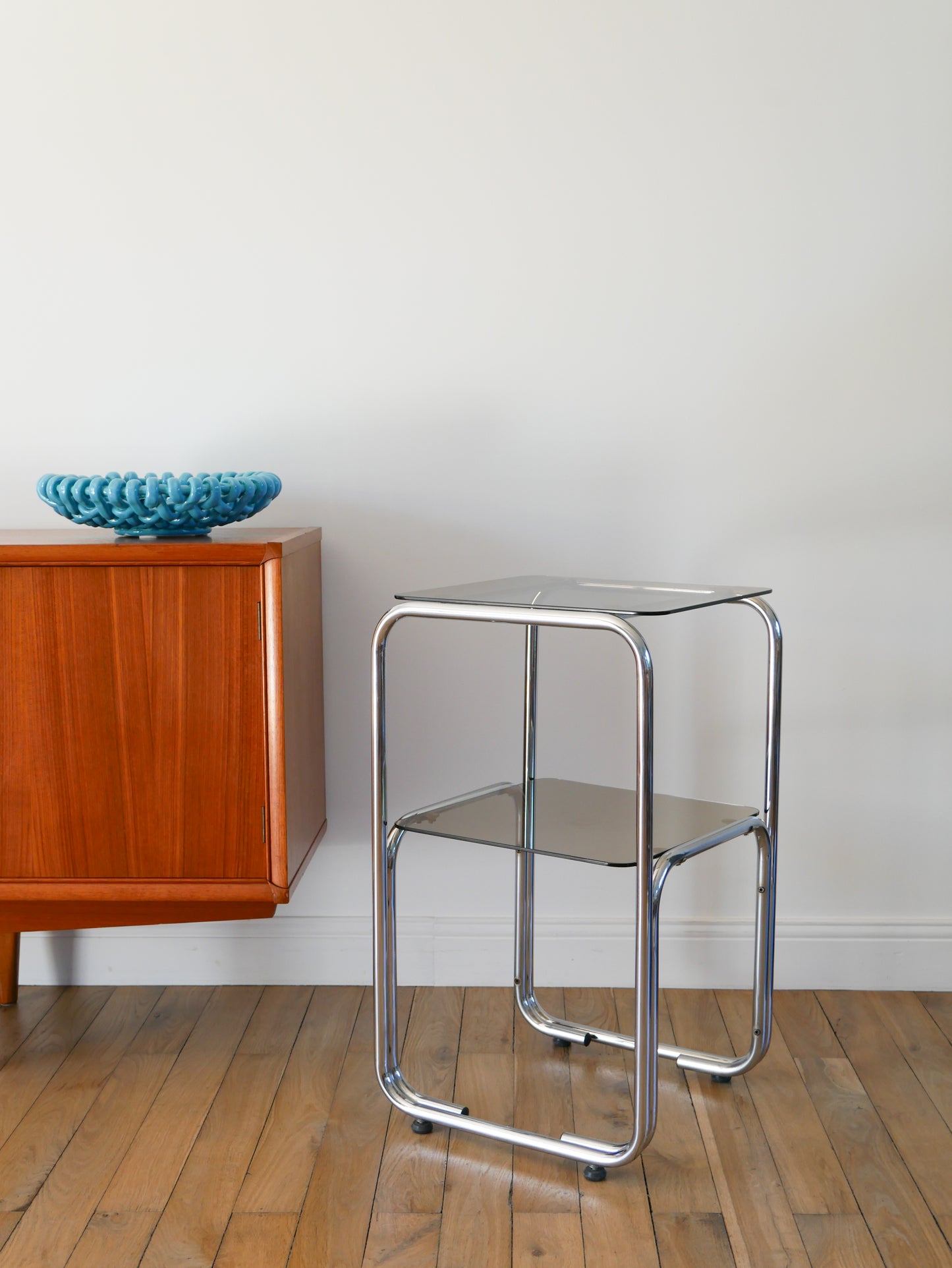 Console tubulaire  en chrome et verre fumé, double plateaux, Design, 1970