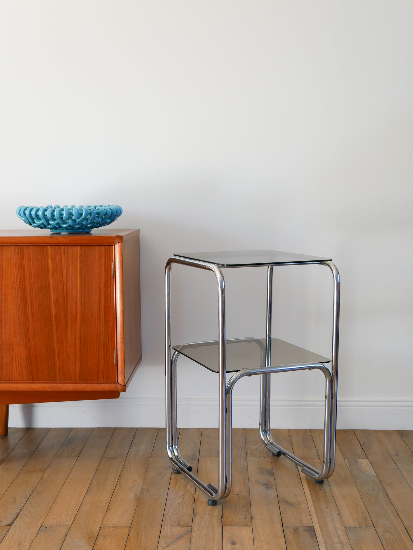 Console tubulaire  en chrome et verre fumé, double plateaux, Design, 1970