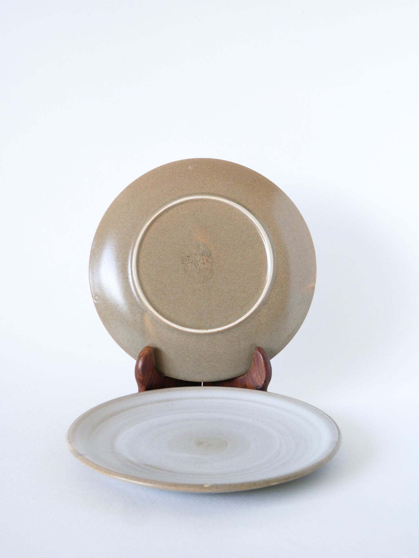 Paire d'assiettes en grès, Beige & Blanc, Niderviller, 1960