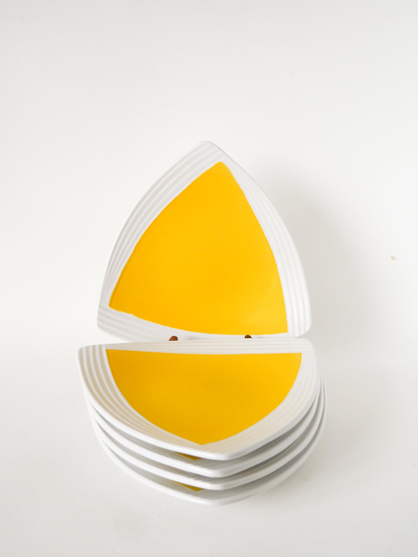 Lot de 5 assiettes à dessert triangulaires, Jaune & Blanc, Italy, 1980
