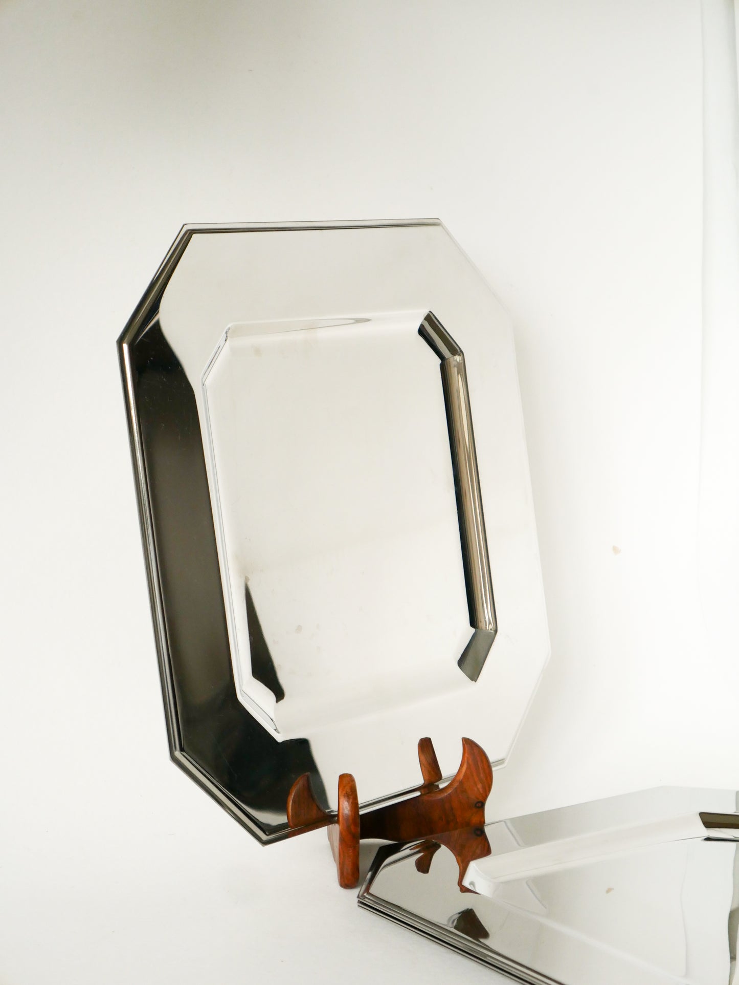 Ensemble de 4 grandes assiettes octogonales en inox, Design, 1970