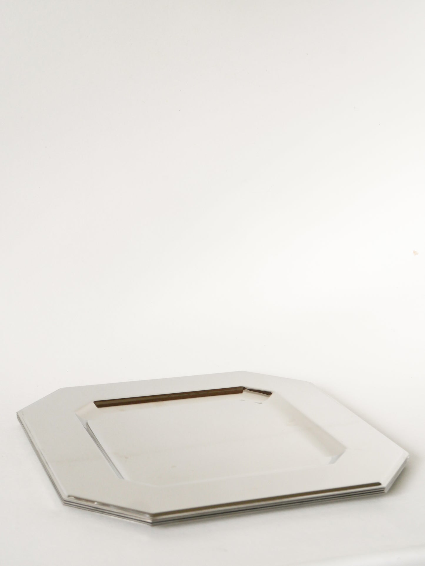 Ensemble de 4 grandes assiettes octogonales en inox, Design, 1970