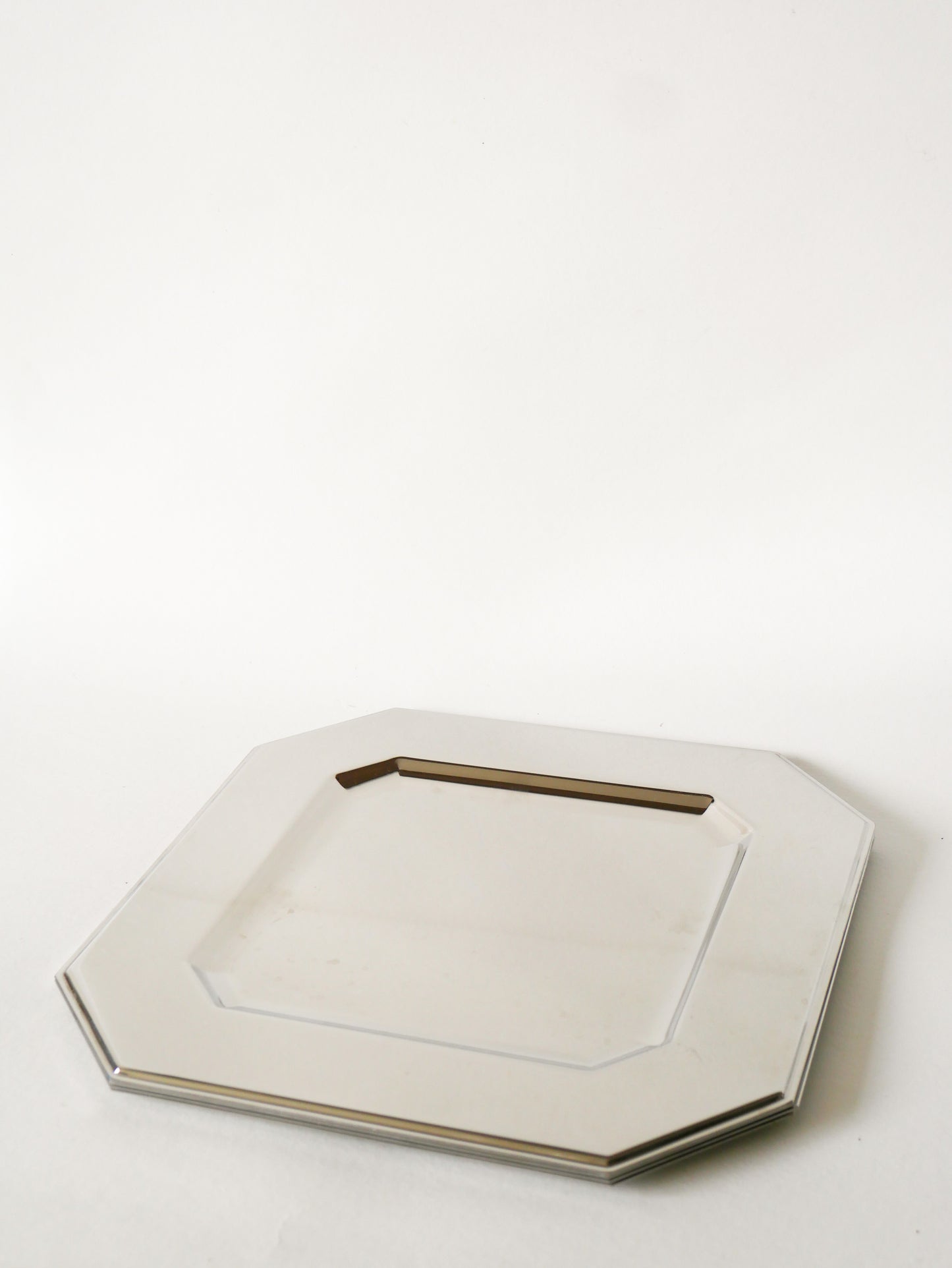 Ensemble de 4 grandes assiettes octogonales en inox, Design, 1970