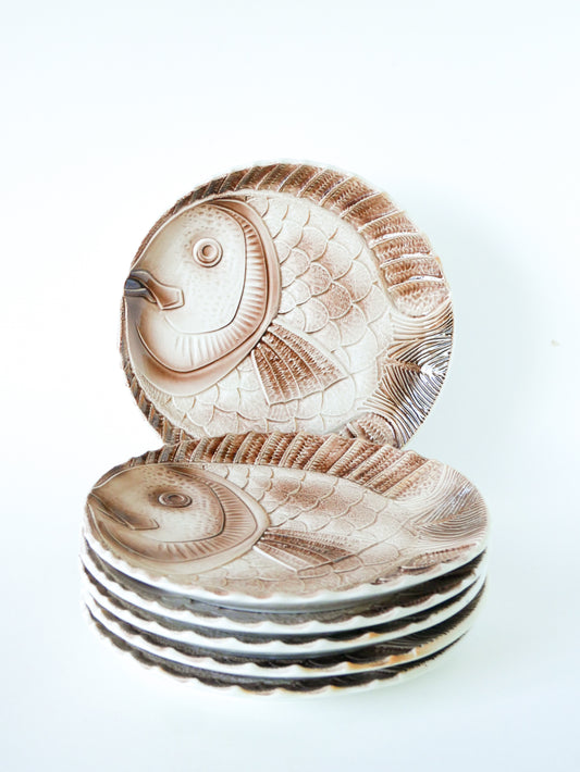 Lot de 6 assiettes plates en barbotine Atelier du Revernay, modèle Poisson, 1960