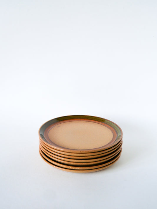 Lot de 7 assiettes à dessert en grès, liseré Vert, 1970