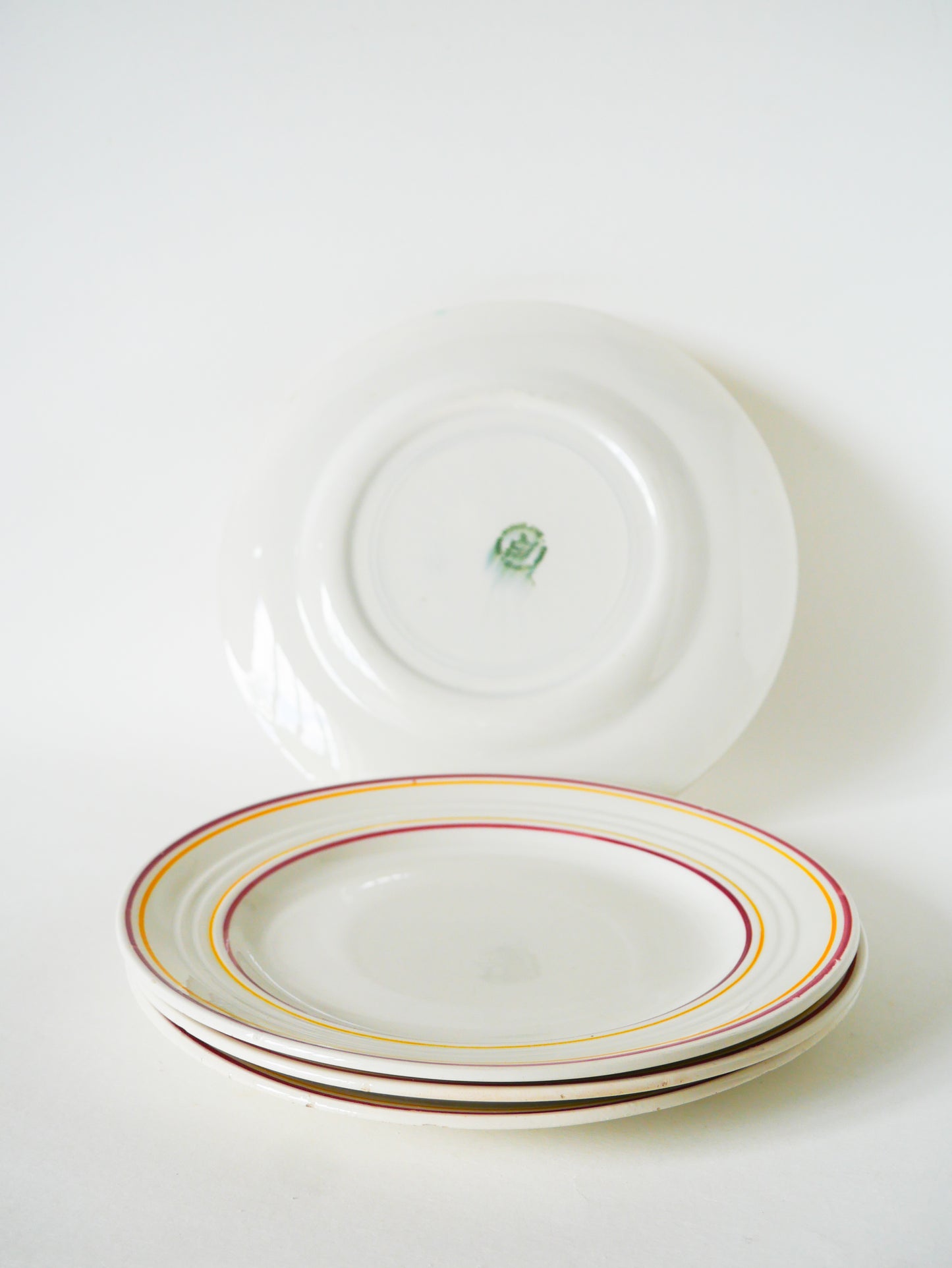 Ensemble de 4 assiettes plates à liserés, Jaune & Rouge, 1960