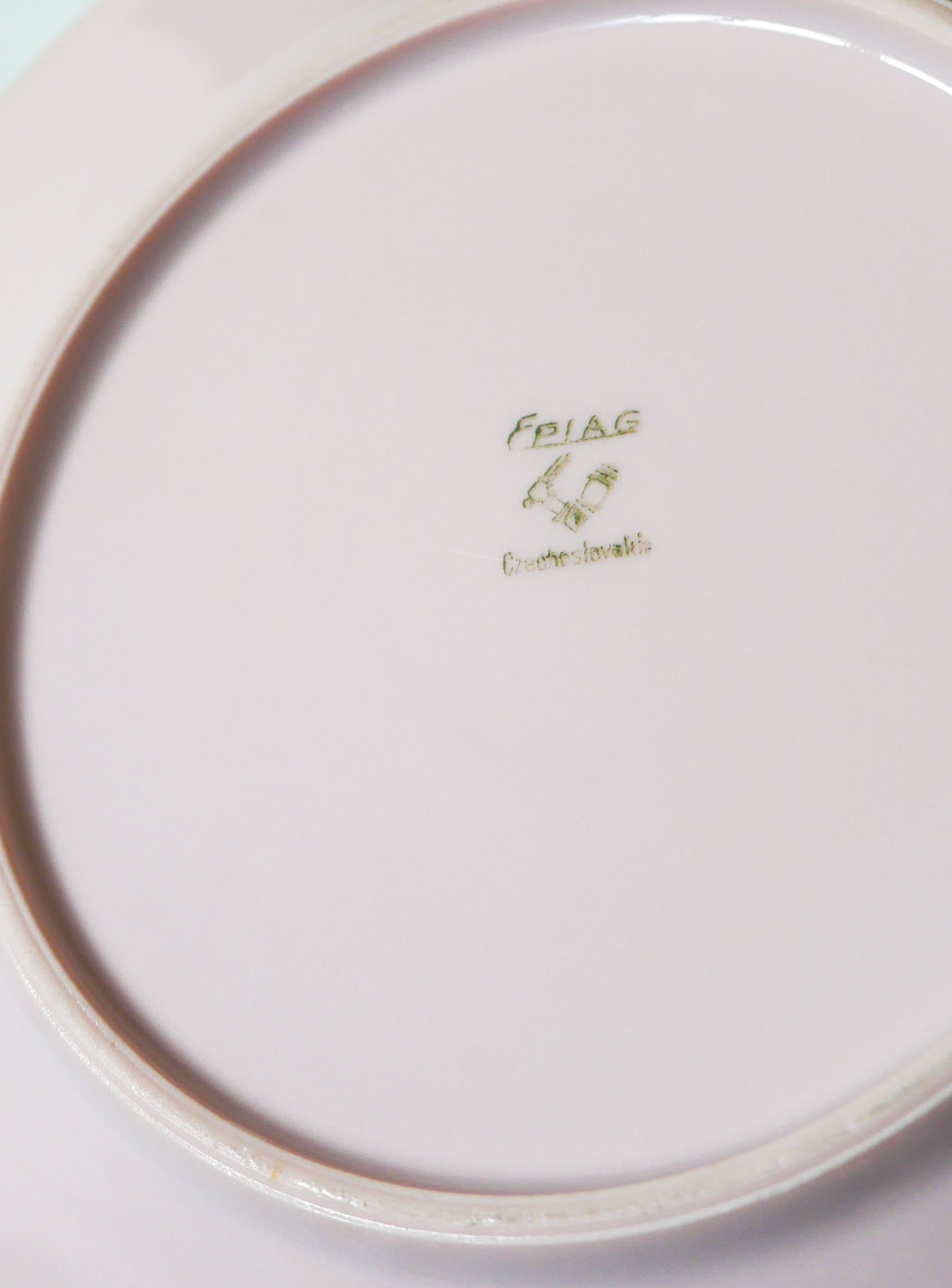 Ensemble composé d'un plat à gâteaux et de 9 assiettes à dessert, Rose et liseré Argenté, 1940