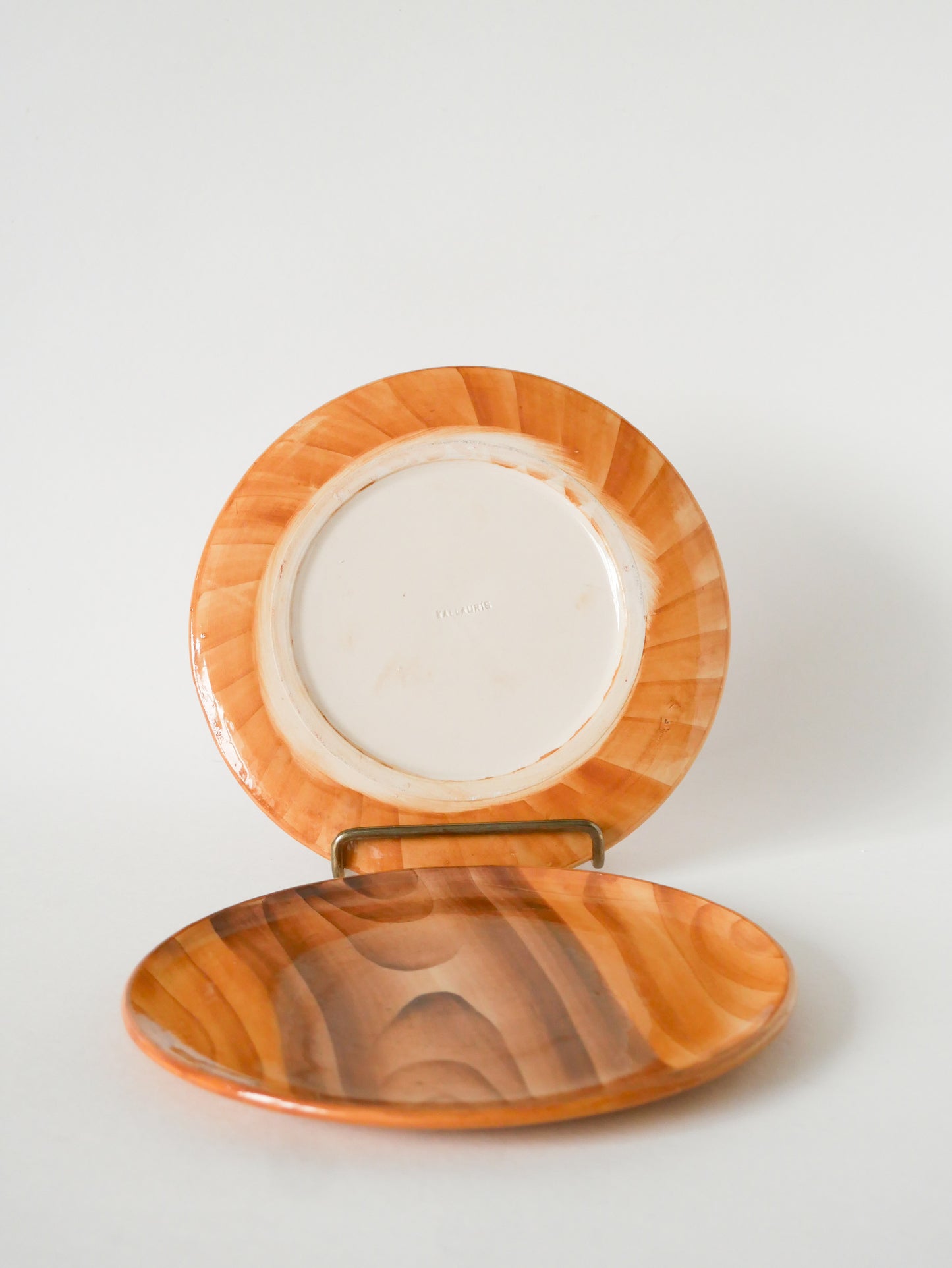 Paire d'assiettes à dessert en céramique, effet bois, Vallauris Grandjean-Jourdan, Design, 1960