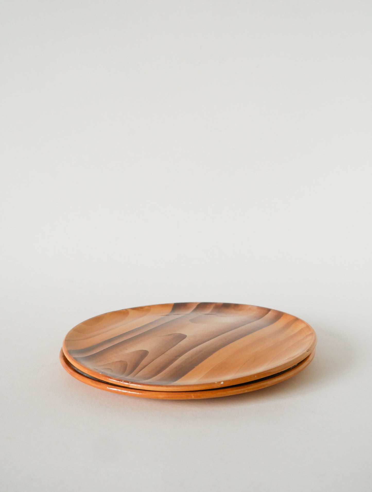 Paire d'assiettes à dessert en céramique, effet bois, Vallauris Grandjean-Jourdan, Design, 1960