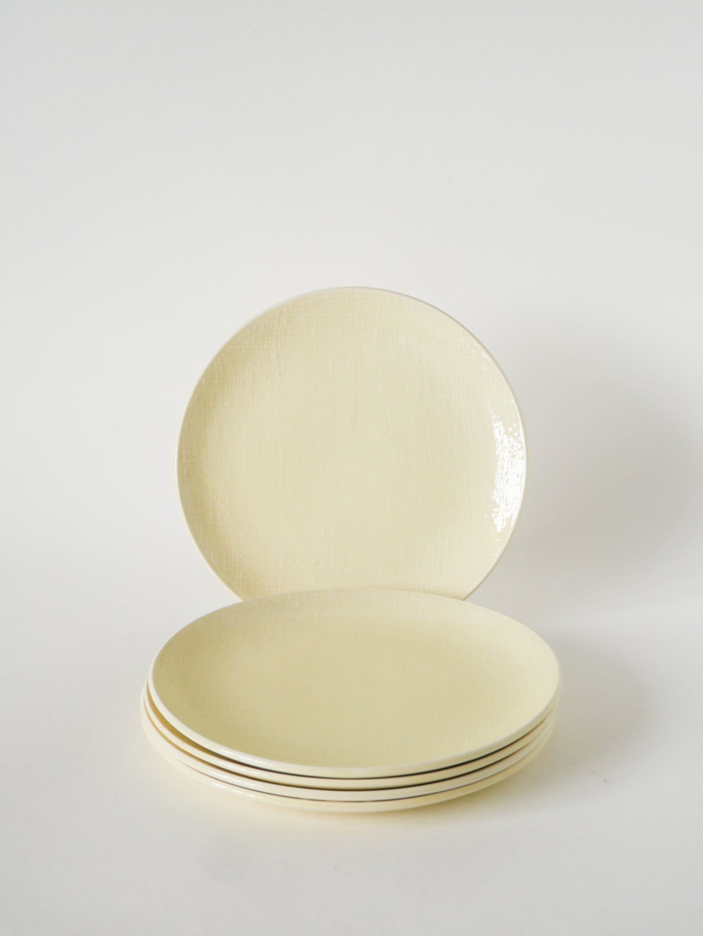 Lot de 5 assiettes à dessert, effet tissé, Jaune Beurre, Salins, 1950