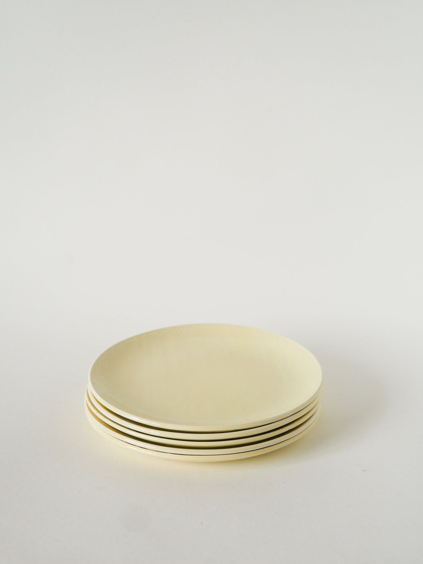 Lot de 5 assiettes à dessert, effet tissé, Jaune Beurre, Salins, 1950