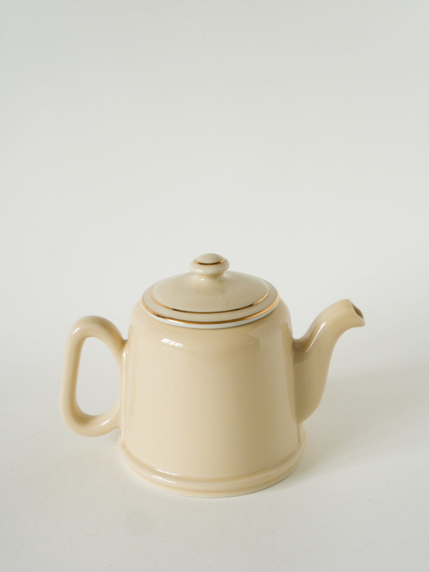 Théière en céramique, Jaune beurre et Doré, 1950