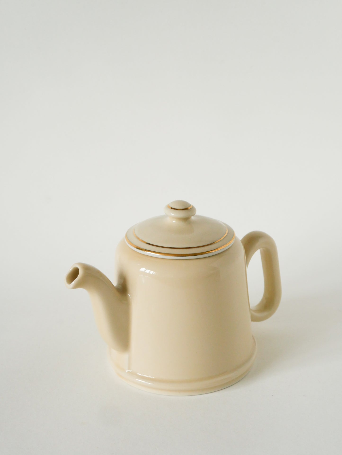 Théière en céramique, Jaune beurre et Doré, 1950