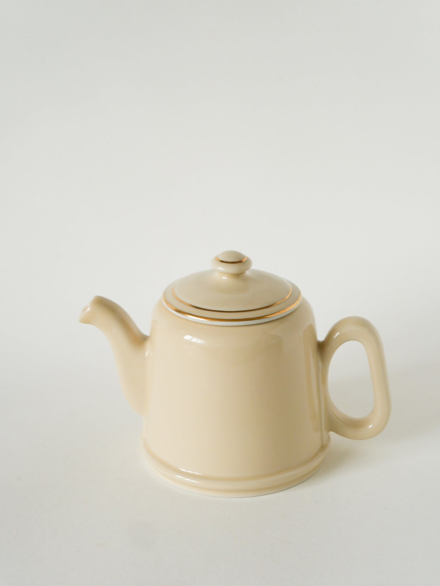 Théière en céramique, Jaune beurre et Doré, 1950