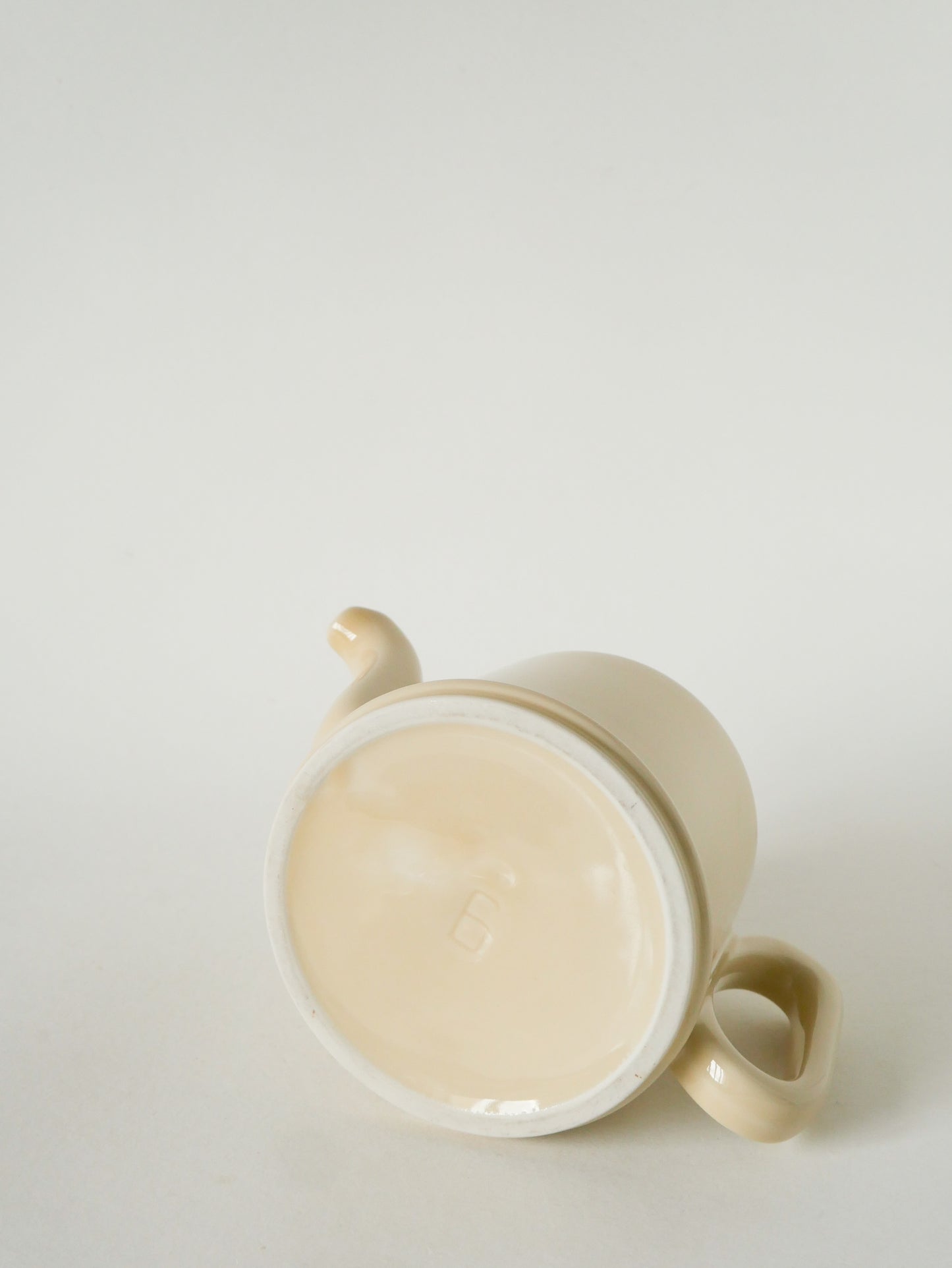 Théière en céramique, Jaune beurre et Doré, 1950