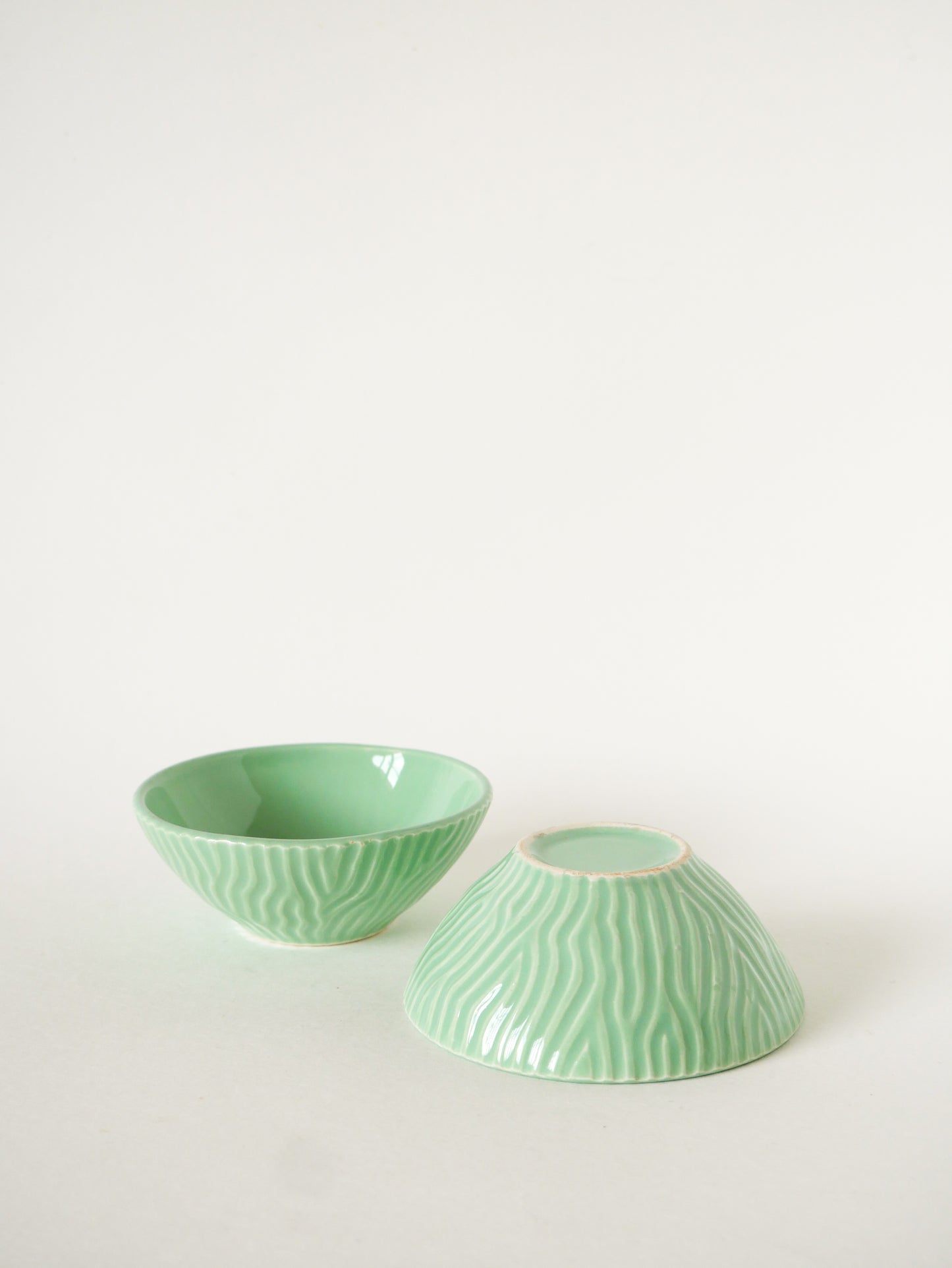 Paire de mini bols en Barbotine, Menthe, Digoin Sarreguemines, 1960