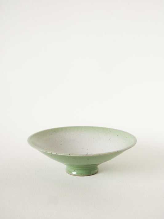 Coupe sur pieds en céramique, Vert de Gris, Signée, 1970