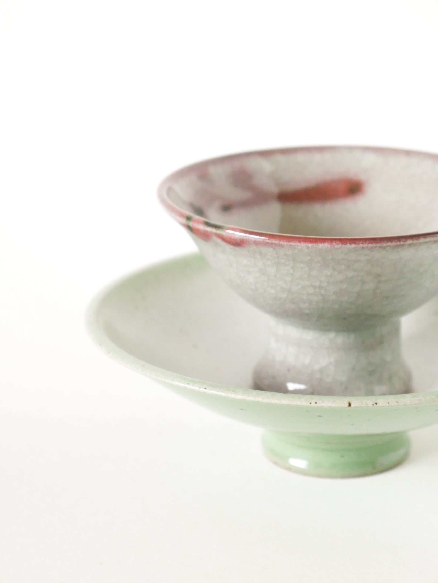 Coupe sur pieds en céramique, Vert de Gris, Signée, 1970