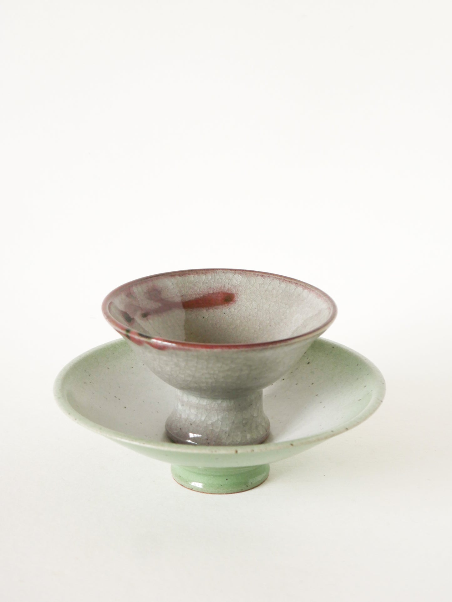 Coupe sur pieds en céramique, Vert de Gris, Signée, 1970