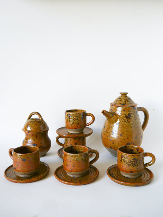 Service à café en grès vernissé composé d'une cafetière et de 5 tasses avec soucoupes, 1970