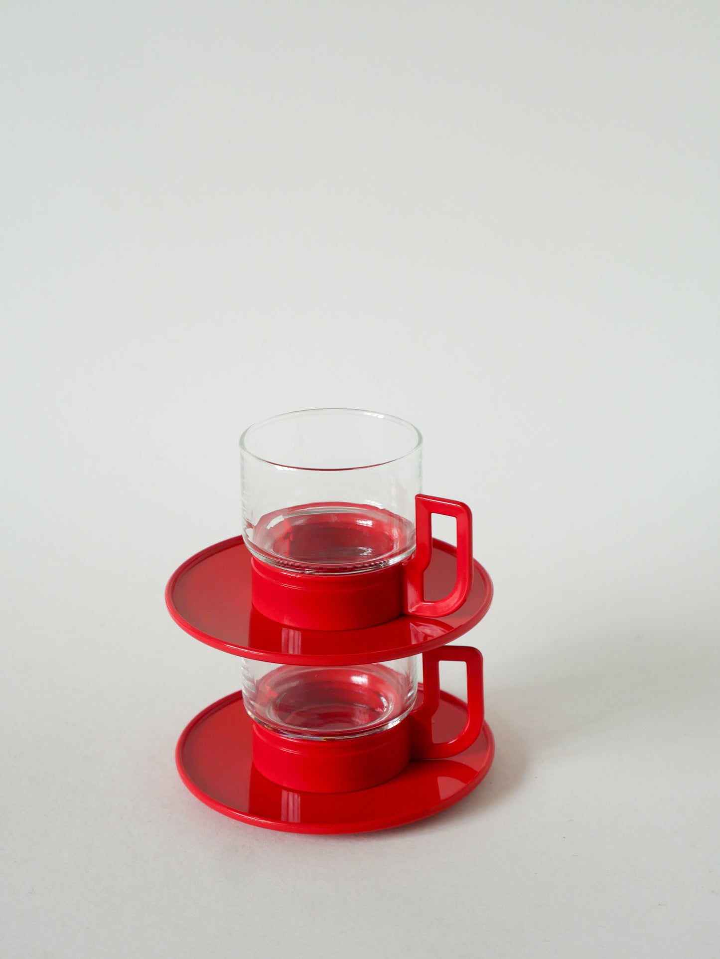 Paire de tasses à expresso en verre et plastique, Rouge, Design, 1980
