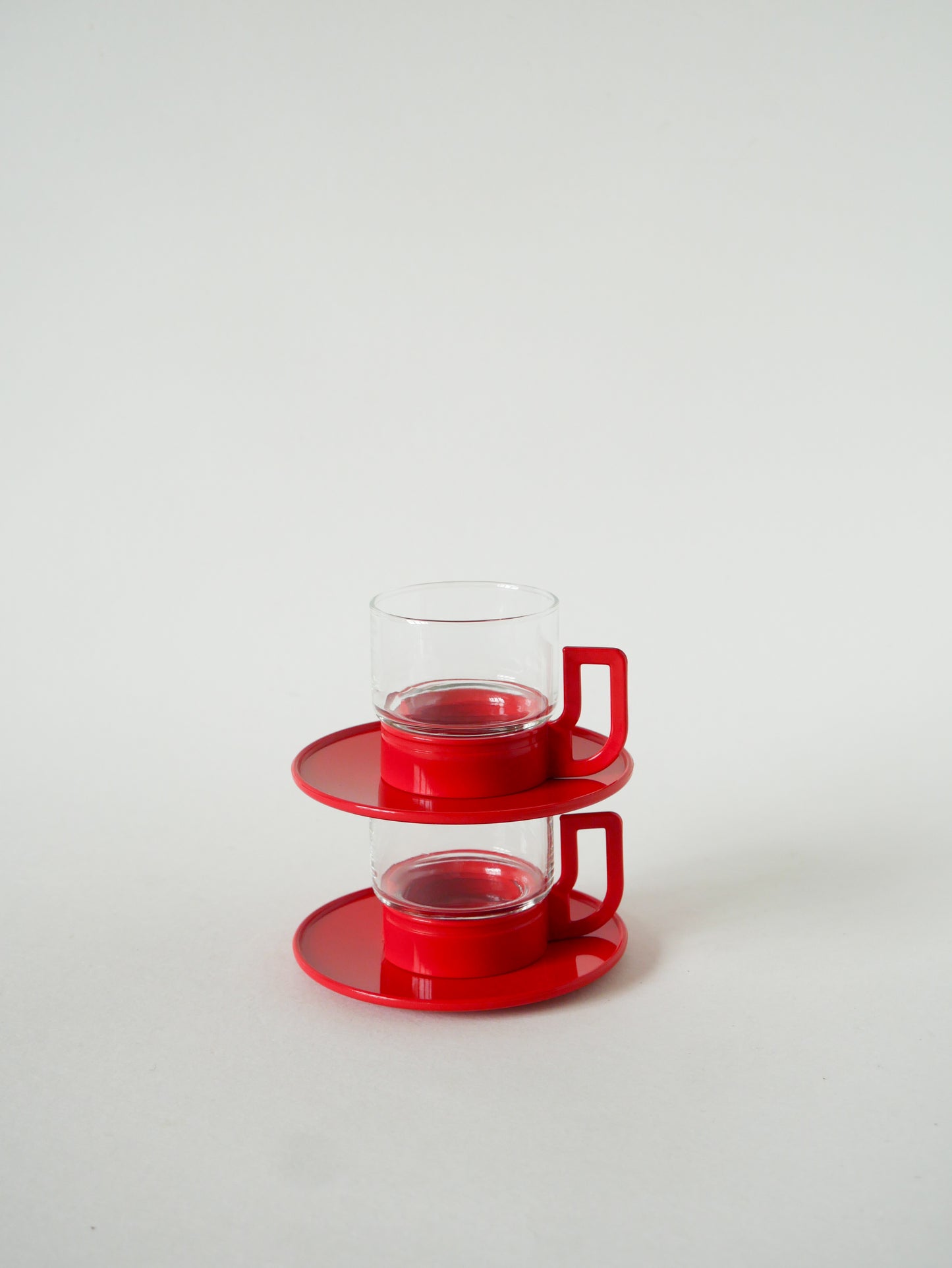 Paire de tasses à expresso en verre et plastique, Rouge, Design, 1980