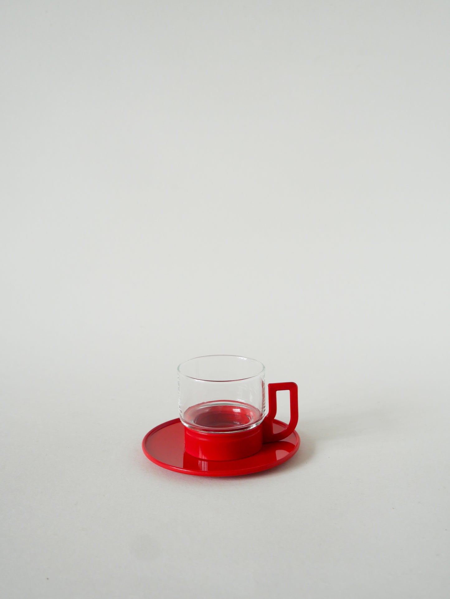 Paire de tasses à expresso en verre et plastique, Rouge, Design, 1980