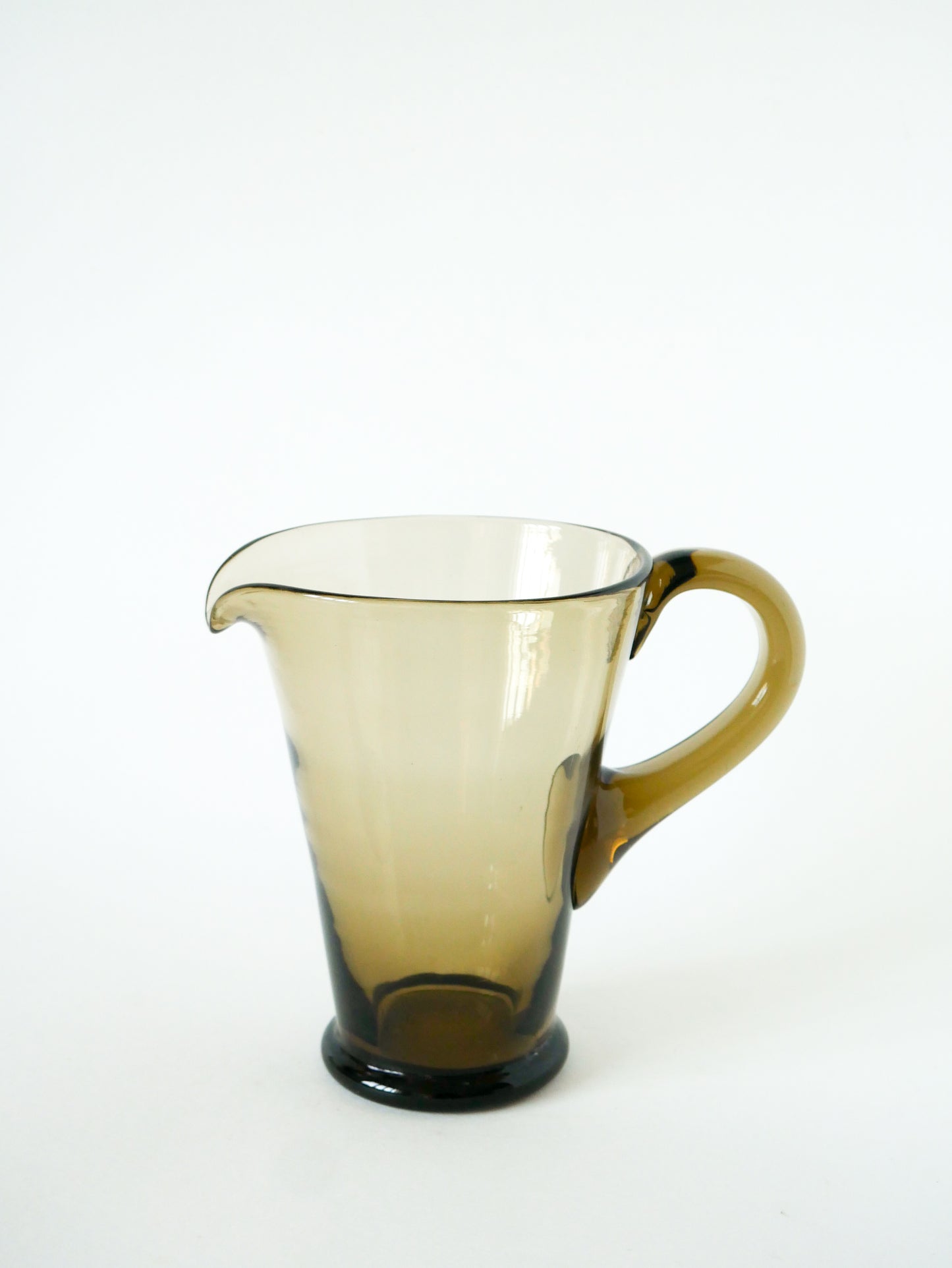 Pichet en verre fumé, Design, 1970 - 21 X 19 cm
