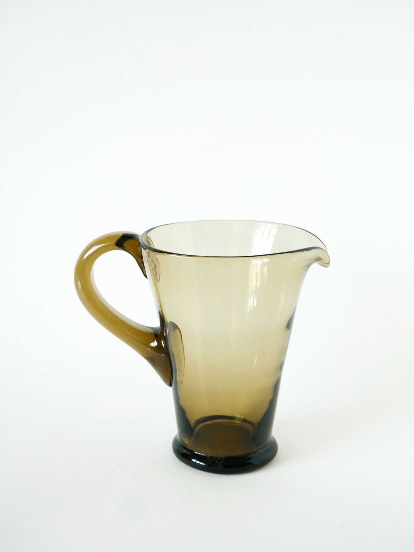 Pichet en verre fumé, Design, 1970 - 21 X 19 cm