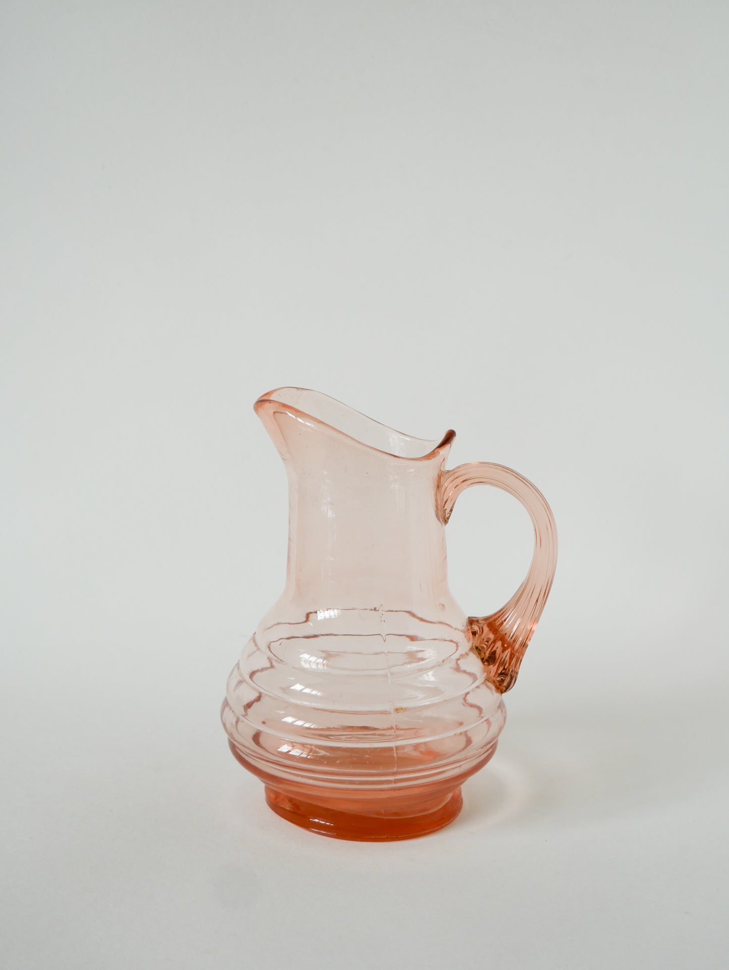 Pichet en verre rose, 1950