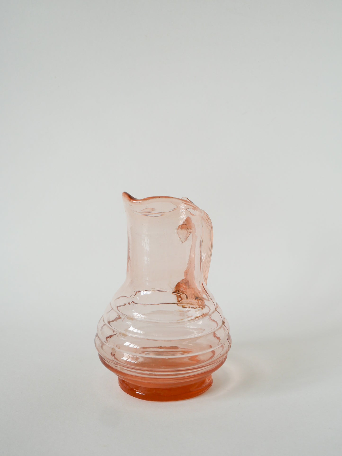 Pichet en verre rose, 1950