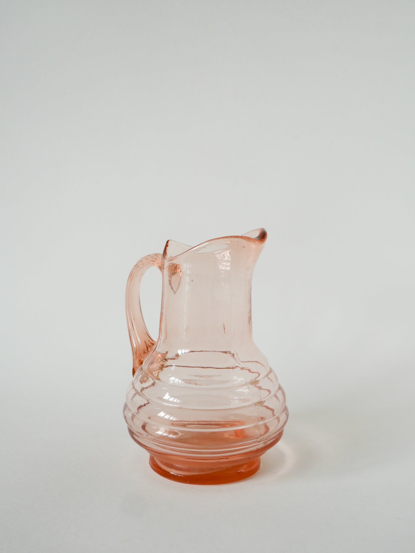 Pichet en verre rose, 1950