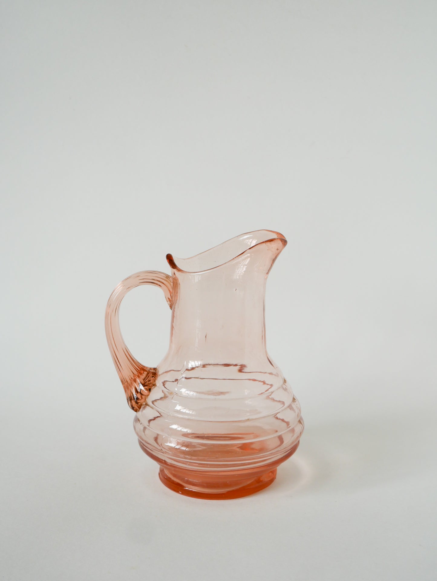 Pichet en verre rose, 1950