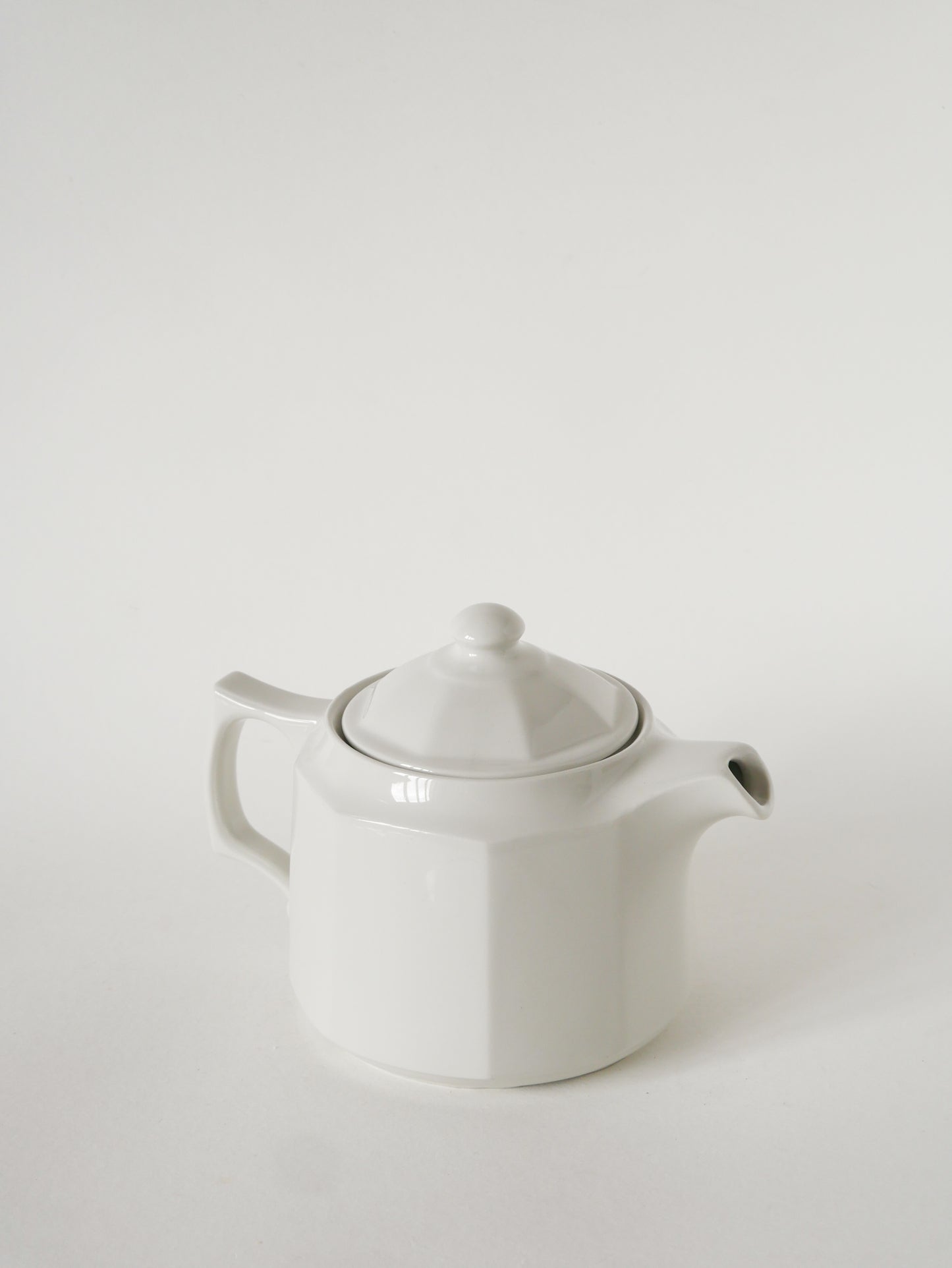 Théière en céramique facettée, Blanc, 1950