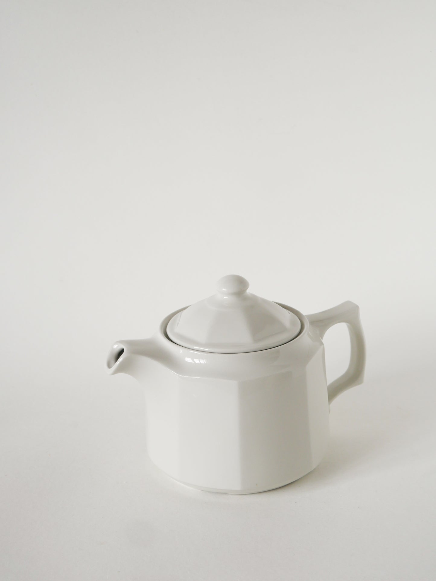 Théière en céramique facettée, Blanc, 1950